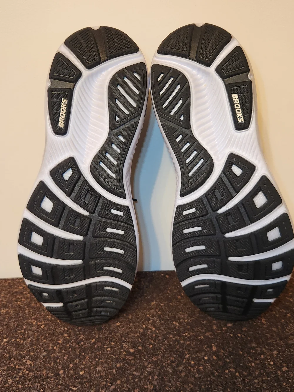 Brooks Ghost 18 Running Shoes Mens Size 10.5 Wide 2E